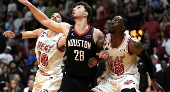 开云官网-包含篮球女子团体赛场上激战连连，谁能占据上风的词条